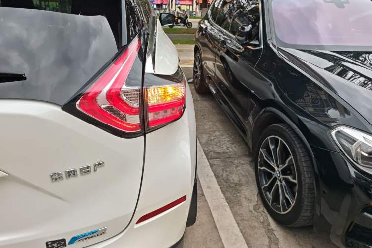 Used Nissan Murano 2021 2.5L XL Two-Wheel Drive Smart Connect Luxury Edition Right Rear Taillight