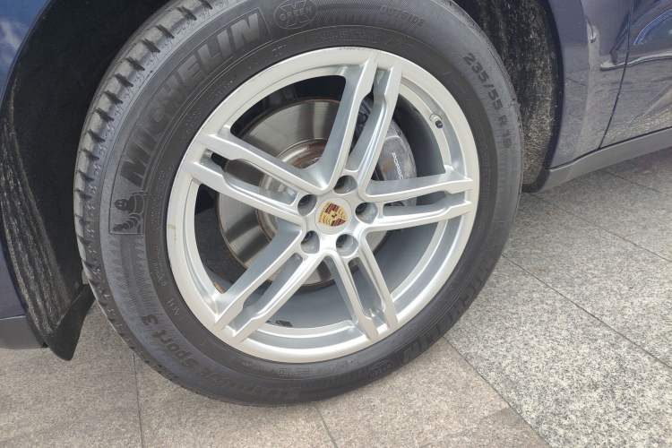 Used Porsche Macan 2014 Macan 2.0T Left Front Wheel Hub