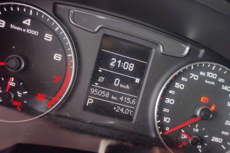 Used Audi Q3 2016 35 TFSI Fashion Model Odometer Close Up