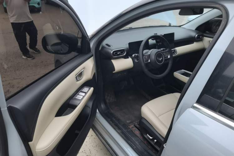 Used Wuling Bingo PLUS 2024 330 km Range Five-Seater Version
