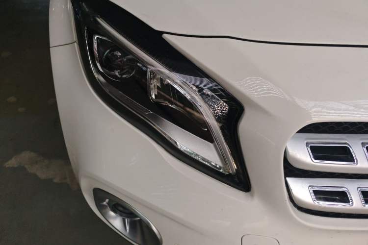 Used Mercedes-Benz GLA 2017 GLA 220 4MATIC Fashion Model Right Front Headlight