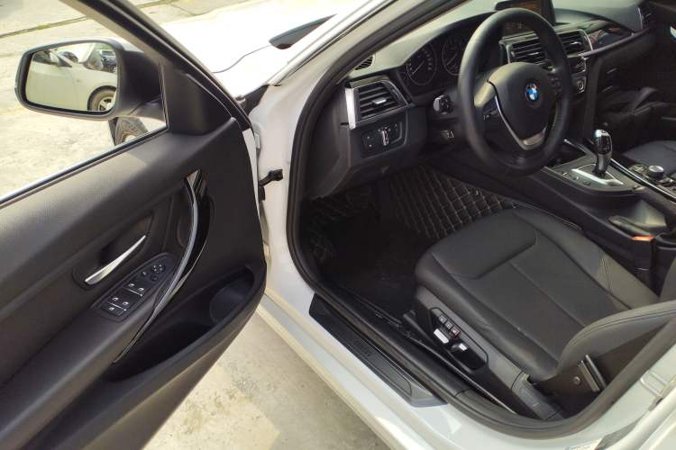 Used BMW 3 Series 2017 320Li Fashion Model
