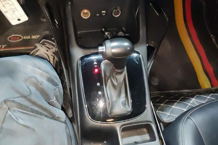 Used Kia K3 2016 1.6L Automatic GL Gear Lever