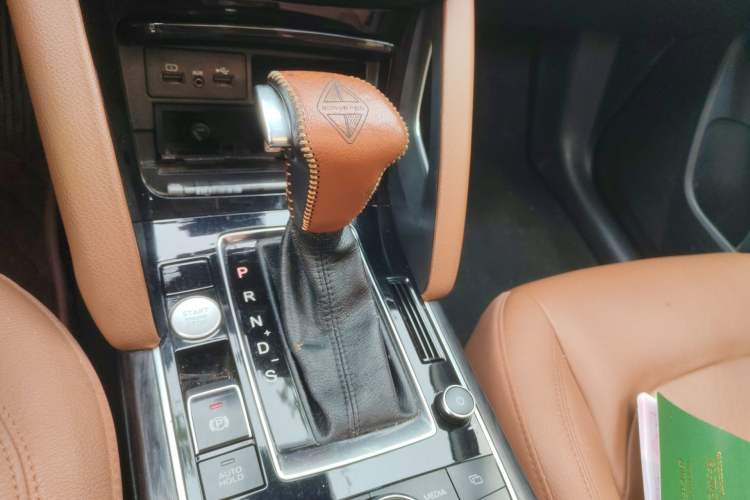 Used BORGWARD BX7 2016 28T Four-wheel Drive Luxury Edition 5 Seats Gear Lever