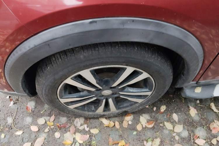 Used Nissan Kicks 2017 1.5L CVT Smart Drive Edition Left Front Wheel Hub