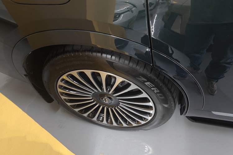 Used Hima AITO M9 2024 Range-Extended Ultra Version 52 kWh 5-Seater Model Exterior 5