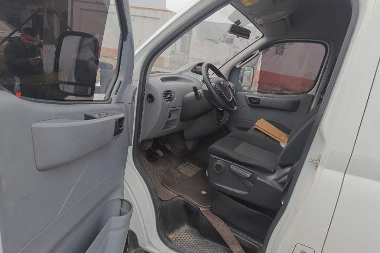 Used SAIC MAXUS Xintu V80 2021 2.0T Manual Classic Aoyuntong Short Wheelbase Mid-Height 7/8/9-Seater
