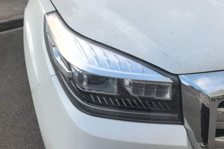 Used Haval H9 2020 2.0T Gasoline 4x4 Luxury 7-Seater Right Front Headlight