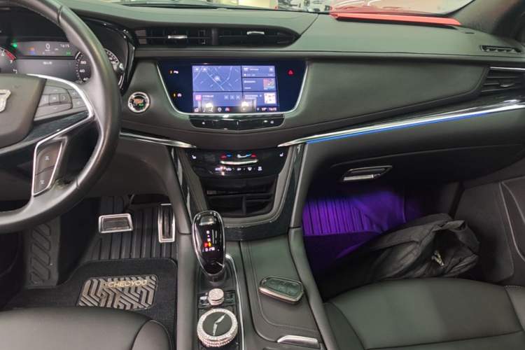 Used Cadillac XT5 2022 2.0T Two-Wheel Drive Luxury Version Audio And AC Panel