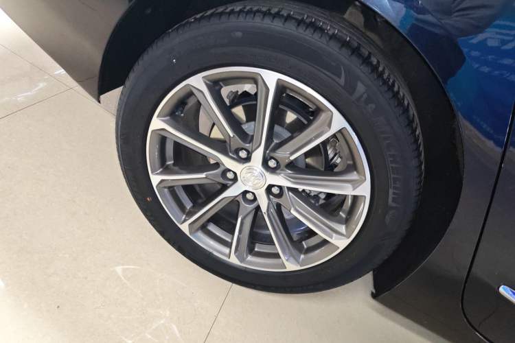 Used Buick LaCrosse 2021 652T Luxury Model Right Rear Wheel Hub