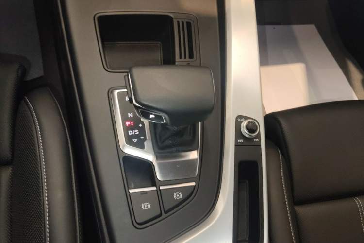 Used Audi A4L 2024 40 TFSI Fashion Dynamic Model Gear Lever