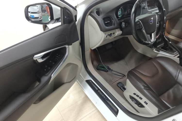 Used Volvo V40 2014 2.0T Zhiya Edition Driver Seat