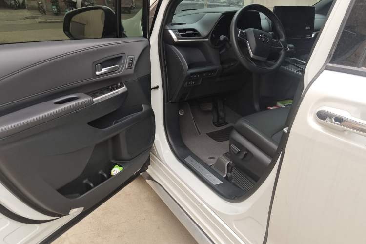 Used Toyota Granvia 2024 2.5L Hybrid Prestige PLUS Four-Wheel Drive Version
