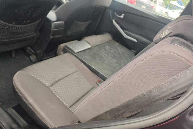 Used SsangYong Korando 2014 2.0L Gasoline Two-Wheel Drive Automatic Elite Navigation Edition Left Rear Seat