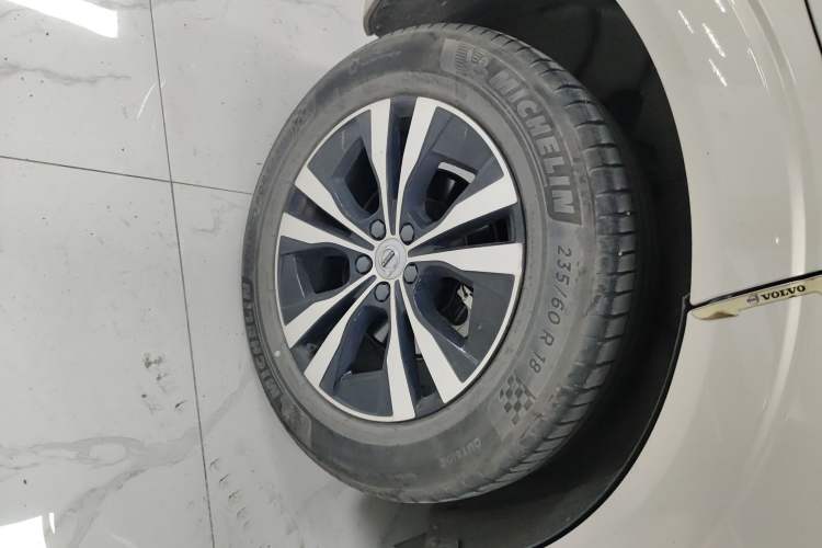 Used Volvo XC60 2023 B5 4x4 Smart Luxury Edition Right Rear Wheel Hub