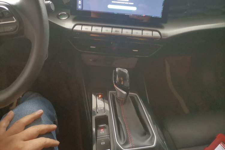 Used MG 5 2021 Revised Version 180 DVVT CVT Youth Luxury Edition Gear Lever