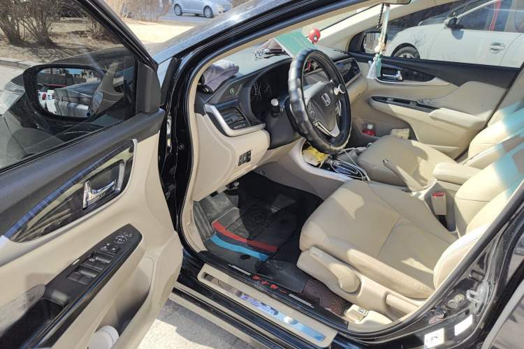 Used Honda Crider 2013 1.8L automatic luxury edition Driver Seat