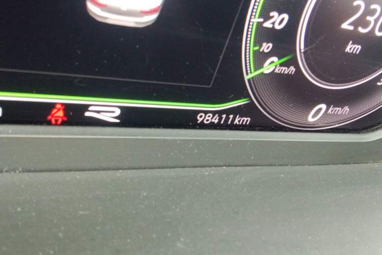 Used Volkswagen Magotan 2020 330TSI DSG Luxury Edition Odometer Close Up