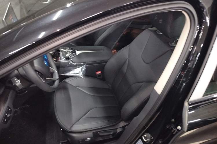 Used Hongqi E-QM5 2023 Revised Version Basic Travel Edition Left Front Seat