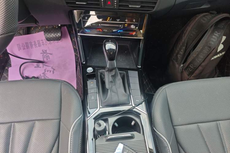 Used Volkswagen Passat 2024 380TSI Dragon Edition Gear Lever