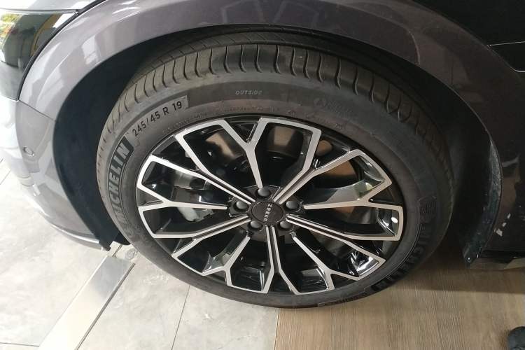 Used Zeekr 007GT 2025 Rear-Drive Intelligent Driving Version 75 kWh Left Front Wheel Hub