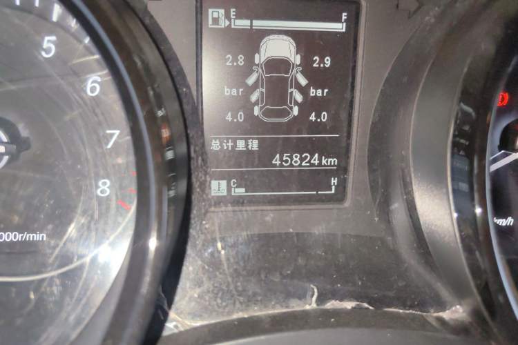 Used Wuling Zhengcheng 2021 1.5T Manual Luxury Commercial Vehicle Odometer Close Up