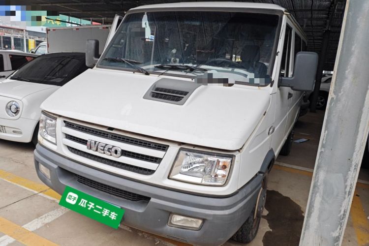 Used Iveco Daily 2017 2.5T A35 Low-Roof 5-7 Seater Passenger Van 47Z5