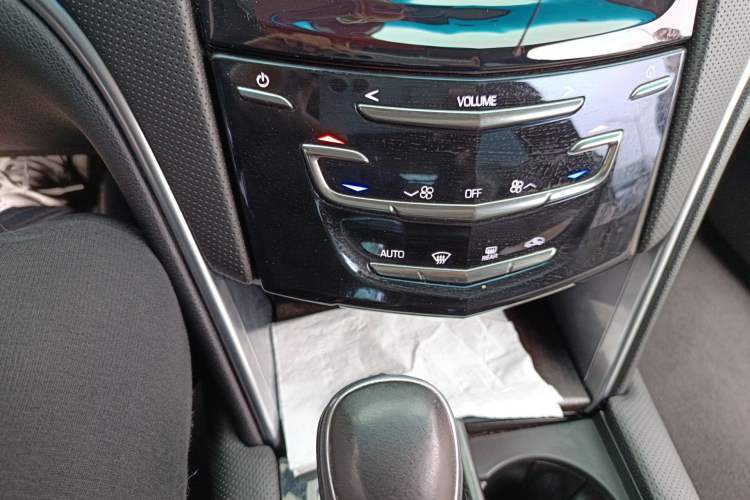 Used Cadillac XTS 2018 28T Elite Edition Audio And AC Panel