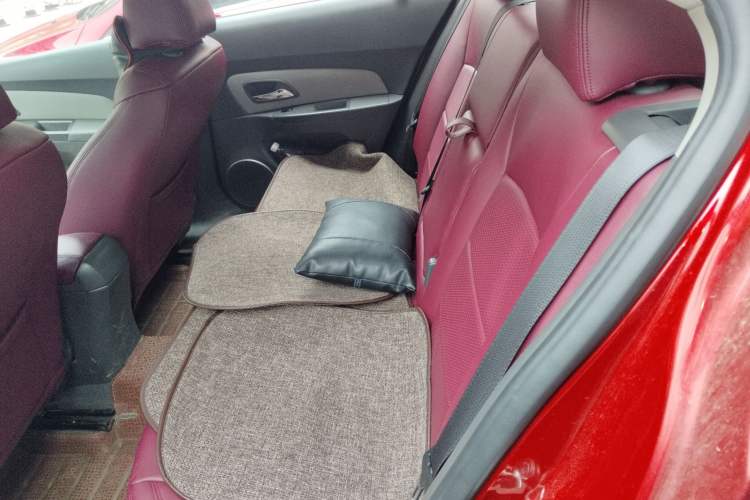 Used Chevrolet Cruze 2013 1.6L SE AT Left Rear Seat