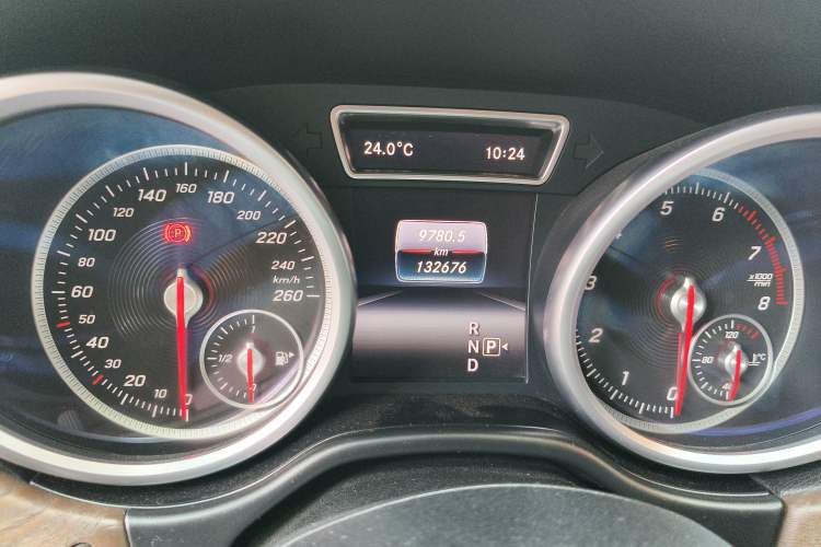 Used Mercedes-Benz GLE 2015 GLE 400 4MATIC Odometer Close Up