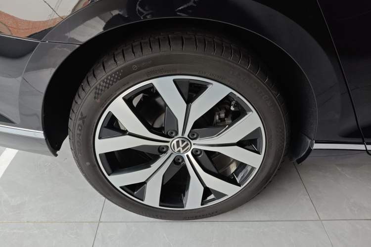 Used Volkswagen Magotan 2020 330TSI DSG Leading Model Right Rear Wheel Hub