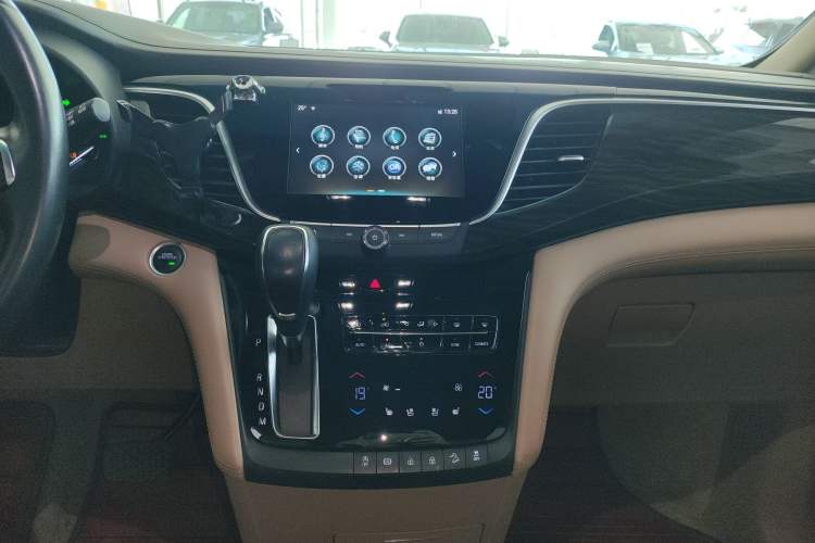 Used Buick GL8 2018 ES 28T Flagship Model China VI Standard Audio And AC Panel