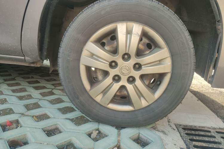 Used FORTHING Lingzhi 2017 V3 1.5L 7-seater Standard Model Right Front Wheel Hub