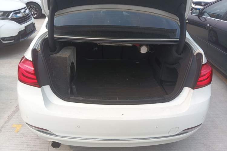 Used BMW 3 Series 2016 320Li Fashion Model
