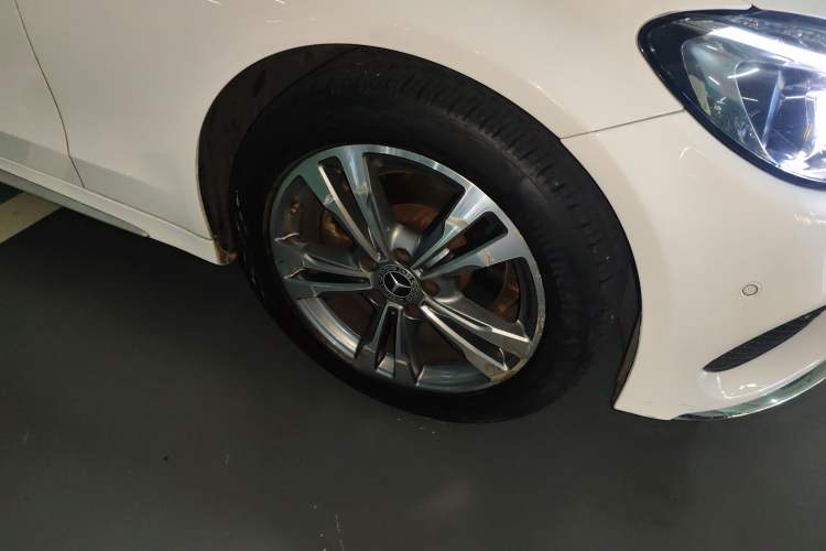 Used Mercedes-Benz C-Class 2017 Facelift C 200 L Sport Edition Right Front Wheel Hub