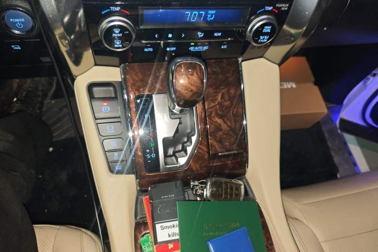 Used Toyota Alphard 2020 Dual-Engine 2.5L Luxury Edition
