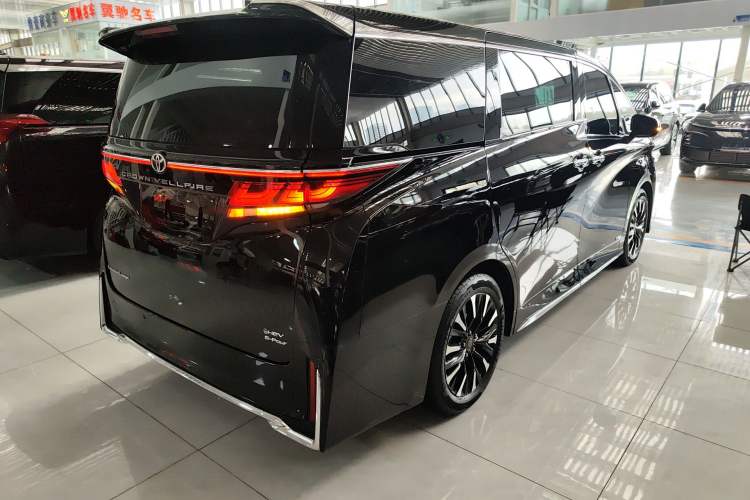 Used Toyota Vellfire 2024 Crown Dual-Engine 2.5L Supreme Executive Edition Rear Right 45 Deg