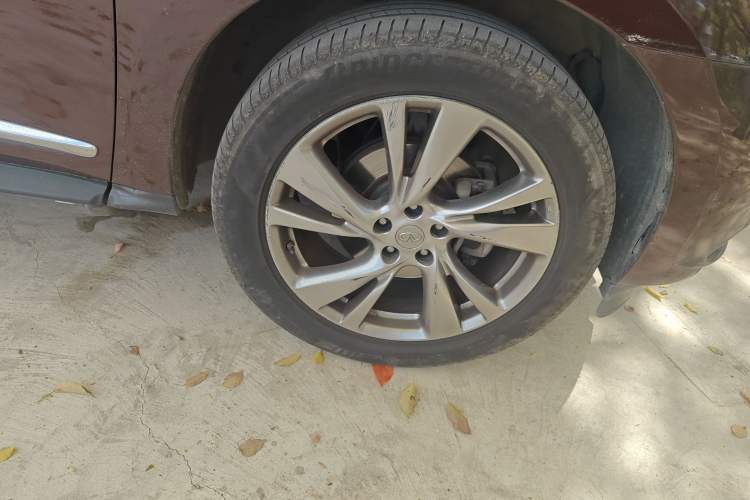 Used Infiniti QX60 2014 3.5L Four-Wheel Drive All-Terrain Version Right Front Wheel Hub