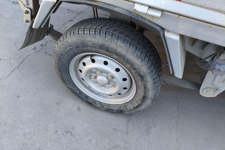 Used Wuling Rongguang Small Truck 2023 1.5L Double-Cab LAR Right Rear Wheel Hub