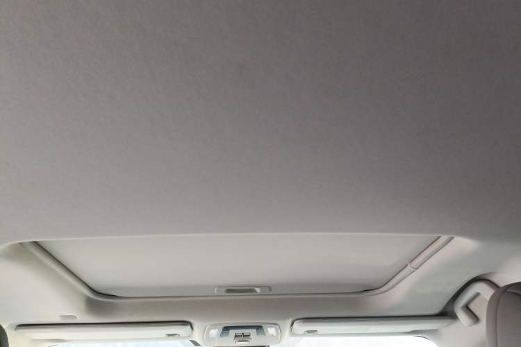 Used Toyota Granvia 2023 2.5L Hybrid Comfort Edition
