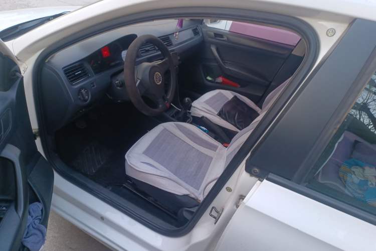 Used Volkswagen Santana 2013 1.6L Manual Fashion Edition Driver Seat