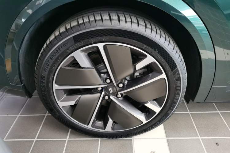 Used Li Auto L9 2025 Ultra Smart Refreshed Edition Right Rear Wheel Hub