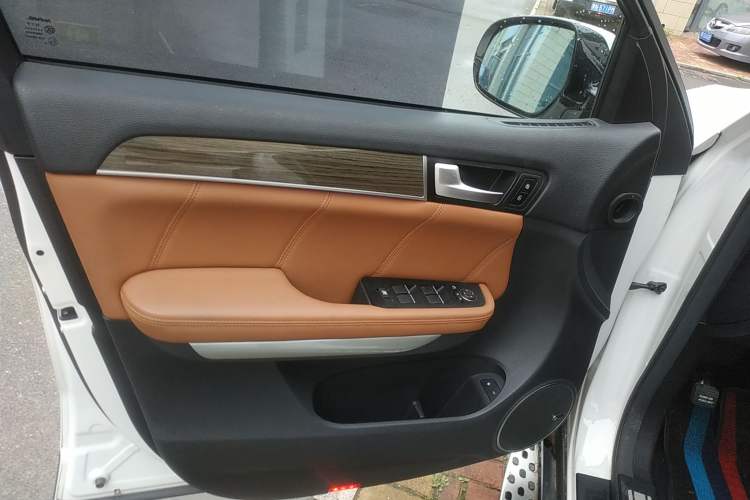 Used Haval H8 2015 2.0T Two-Wheel-Drive Luxury Version