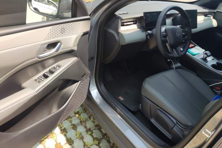 Used BYD Qin PLUS 2025 DM-i Smart Drive 55KM Leading Model Interior 3