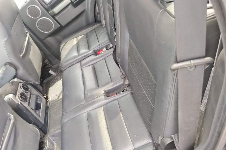 Used Land Rover Discovery  Left Rear Seat