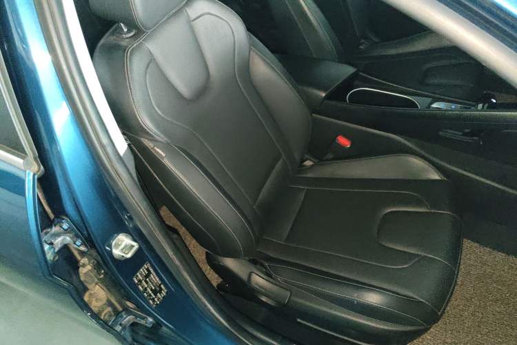 Used Hyundai Elantra 2021 1.5L CVT GLX Elite Edition Right Front Seat