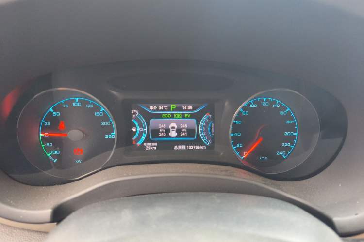 Used BYD Song New Energy 2017 Song DM 1.5TID All-Wheel Drive Prestige Model Instrument Cluster