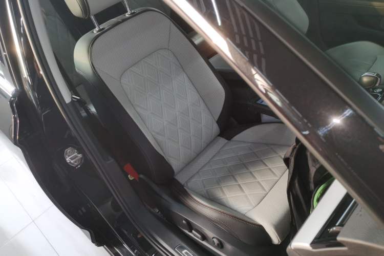 Used Volkswagen Magotan 2024 2 Million Units Zhongxiang Version 330TSI DSG Luxury Edition