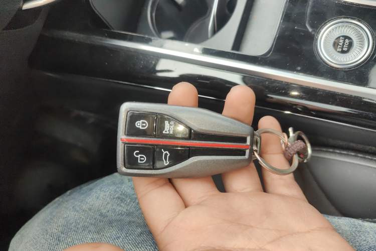 Used Hongqi HS5 2022 Revised Version 2.0T Smart Connect Flagship Edition Vehicle Key