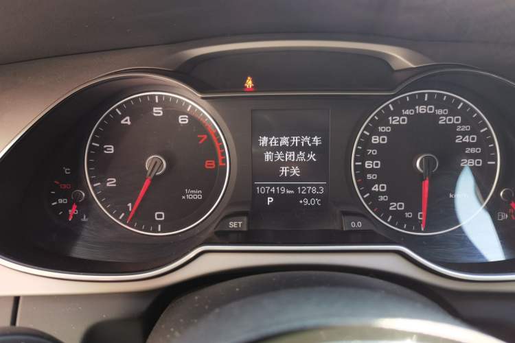 Used Audi A4L 2015 35 TFSI Automatic Comfort Model Odometer Close Up